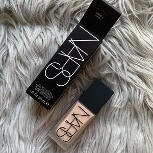 Nars All Day Luminous Weightless Foundation Makeup